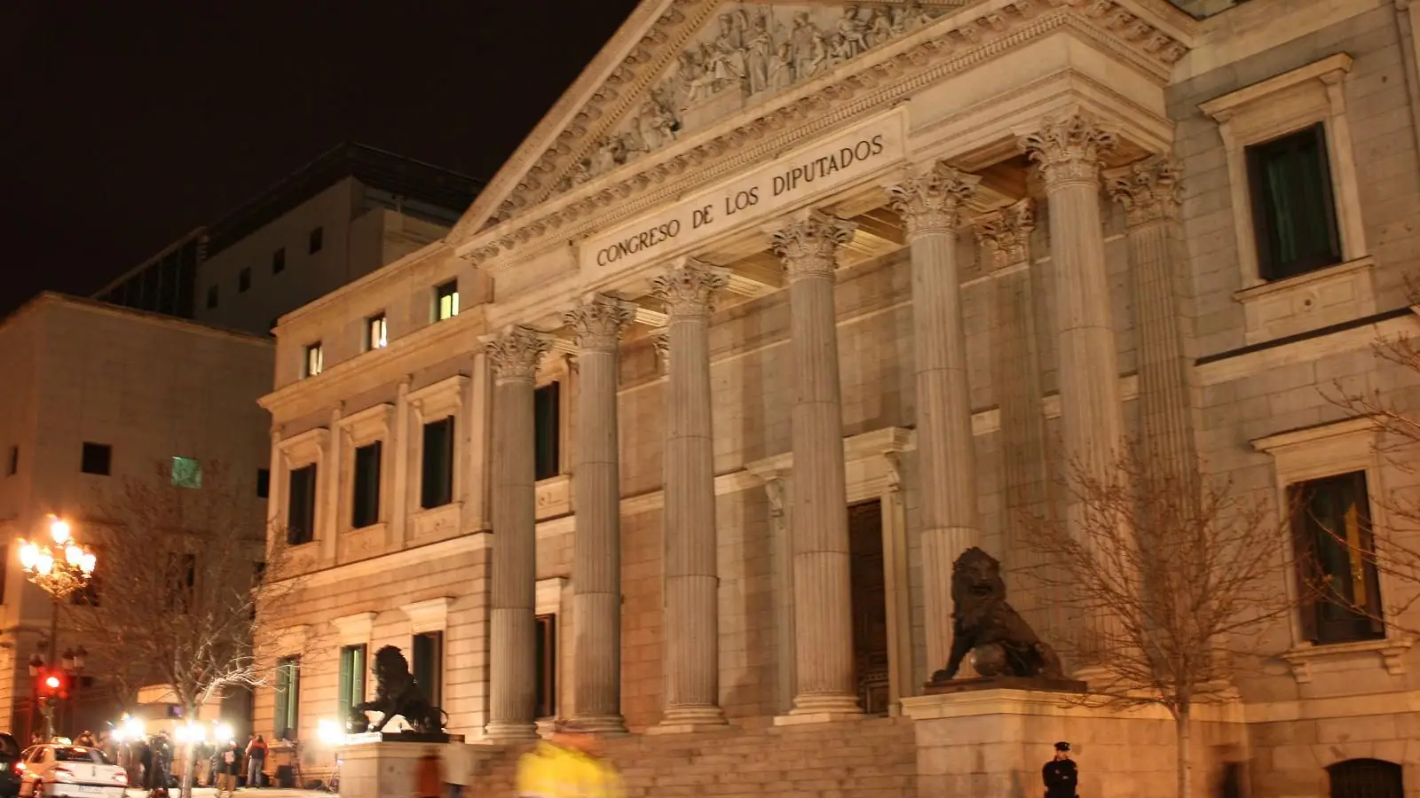 El Congreso de los Diputados de noche
